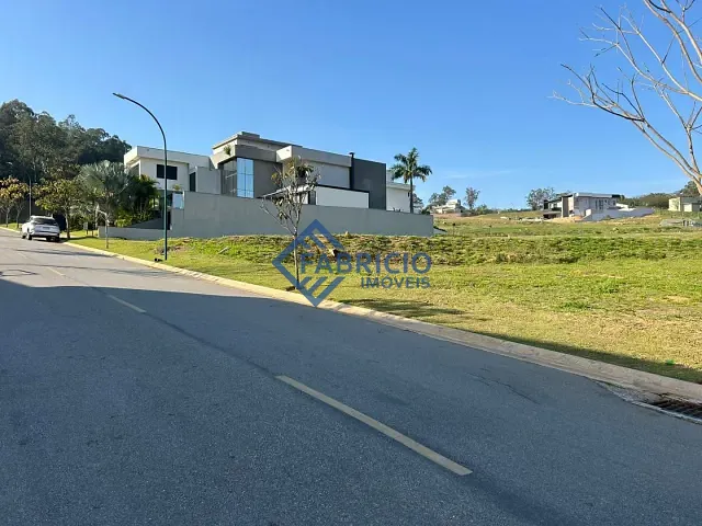 Terreno com 601m², à venda, no bairro Santa Cândida em Vinhedo