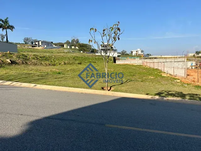 Terreno com 601m², à venda, no bairro Santa Cândida em Vinhedo