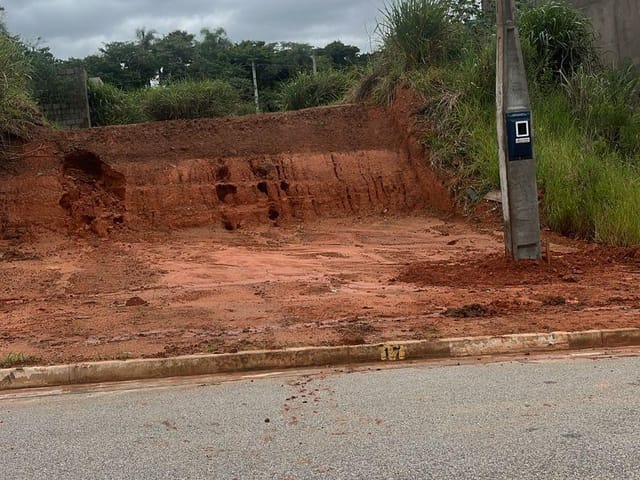 Terreno com 170m², à venda, no bairro Cruz das Almas em Araçariguama