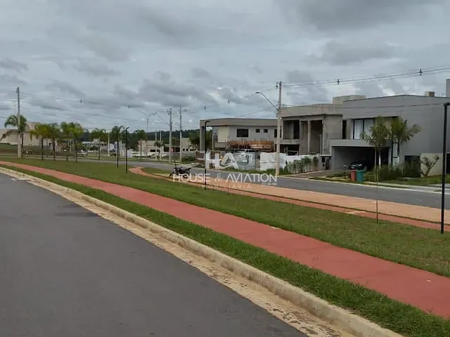 Terreno com 331m², à venda, no bairro Jardins Capri em Senador Canedo