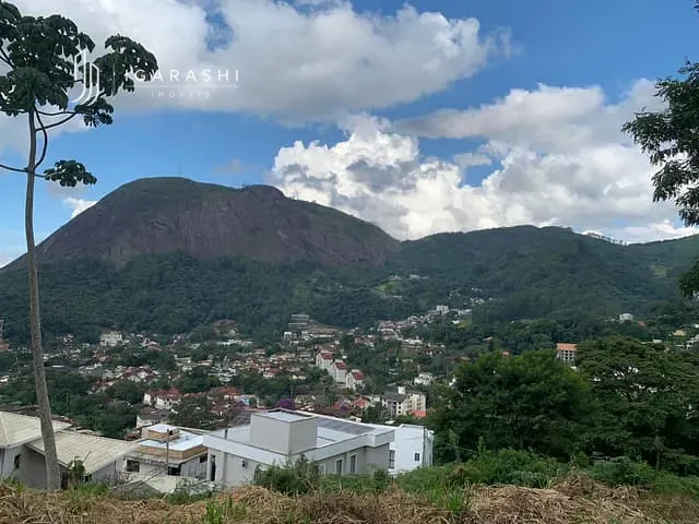 Terreno com 879m², à venda, no bairro Cônego em Nova Friburgo