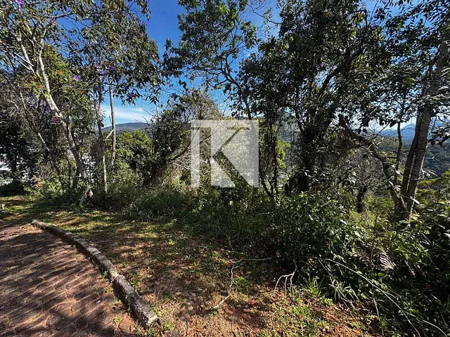 Terreno com 358m², à venda, no bairro Albuquerque em Teresópolis