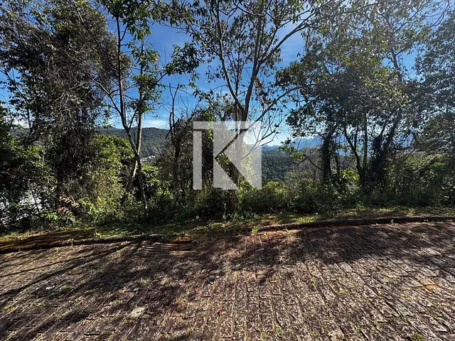 Terreno com 358m², à venda, no bairro Albuquerque em Teresópolis