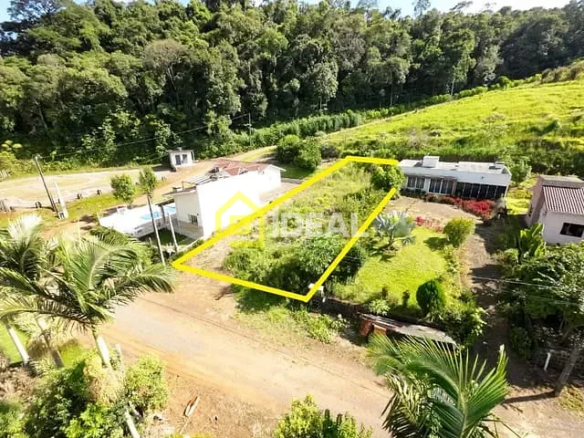 Terreno com 675m², à venda, no bairro São Roque em Itá