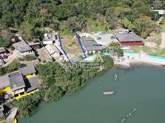Terreno com 576m², à venda, no bairro Enseada de Brito em Palhoça