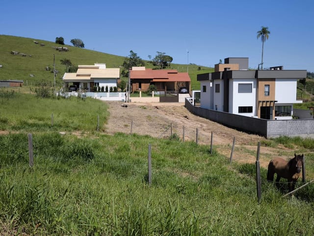 Terreno com 402m², à venda, no bairro Tiradentes em Gravatal