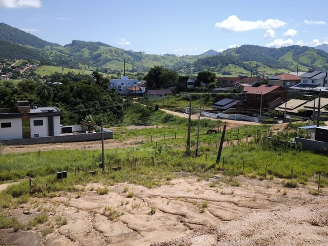 Terreno com 402m², à venda, no bairro Tiradentes em Gravatal