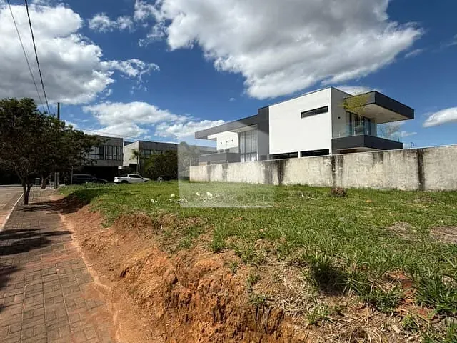Terreno com 475m², à venda, no bairro João XXIII em Muriaé