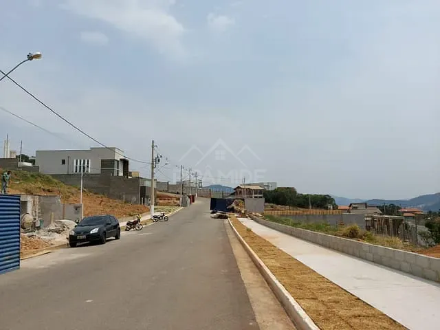 Terreno com 450m², à venda, no bairro Centreville em Poços de Caldas