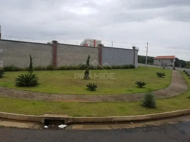 Terreno com 450m², à venda, no bairro Centreville em Poços de Caldas