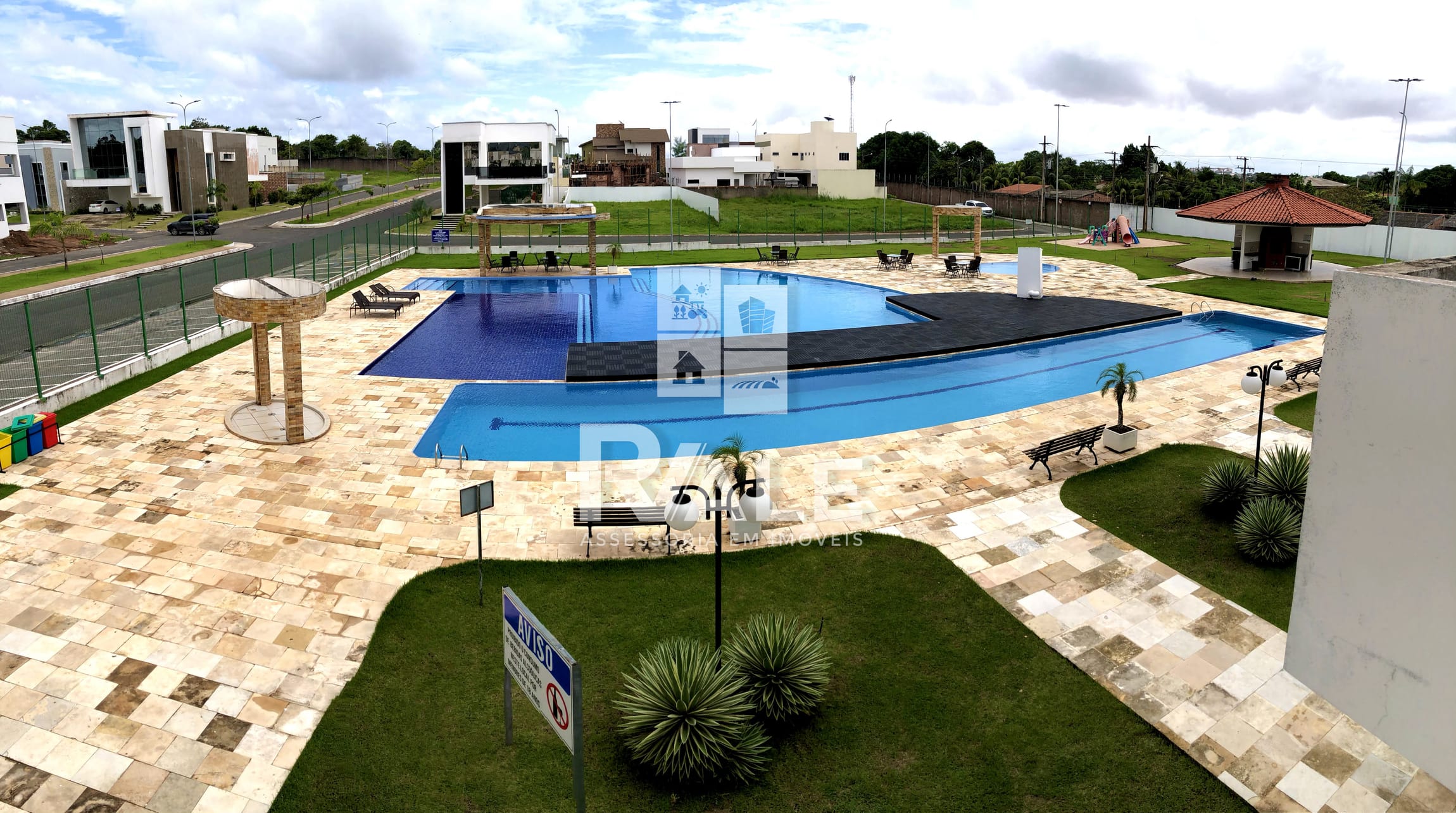 https://static.arboimoveis.com.br/TE0001_RV/terrenoavendacondominioroyalvilleavelcionebarbarlhoaoladodoriotapajosshoppingsantarempa_1616853134699_watermark.jpg
