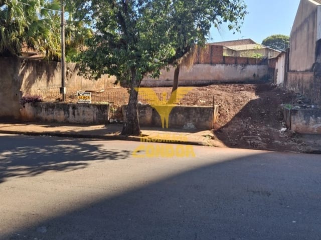 Terreno com 330m², para alugar, no bairro Centro em Cambé
