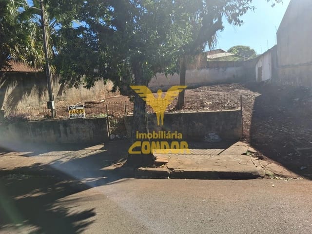 Terreno com 330m², para alugar, no bairro Centro em Cambé