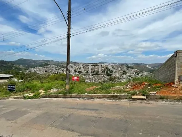Terreno com 570m², à venda, no bairro Nossa Senhora de Lourdes em Juiz de Fora