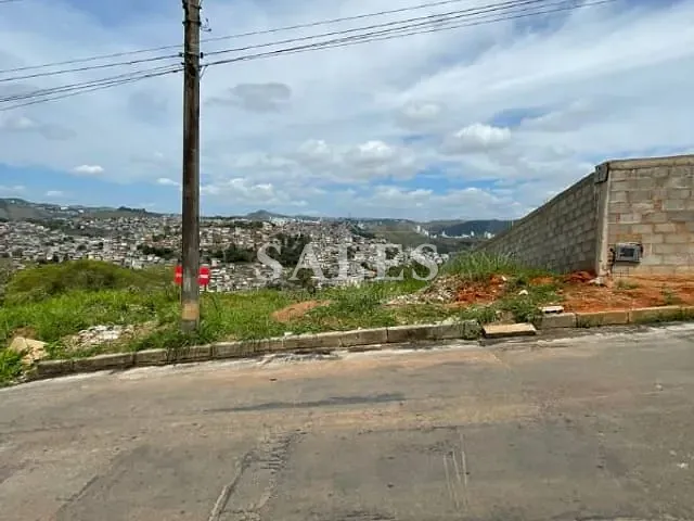 Terreno com 570m², à venda, no bairro Nossa Senhora de Lourdes em Juiz de Fora