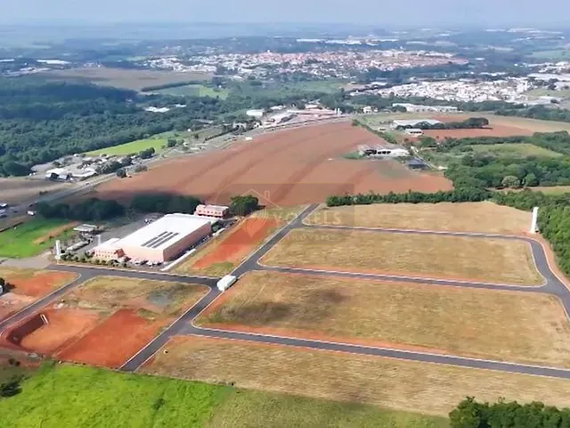 Terreno com 825m², à venda, no bairro Borda da Mata em Holambra