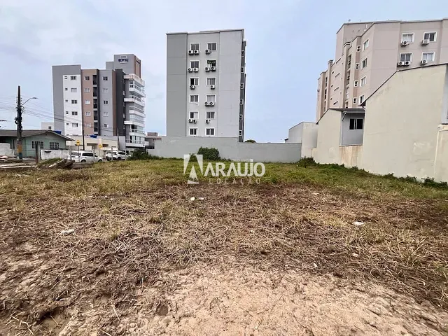 Terreno com 672m², para alugar, no bairro Centro em Navegantes