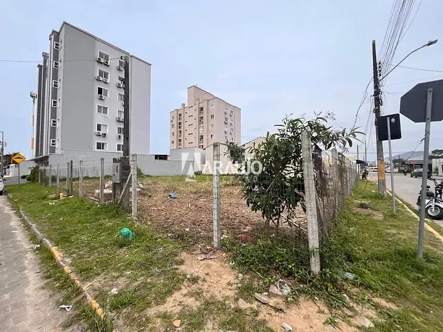 Terreno com 672m², para alugar, no bairro Centro em Navegantes