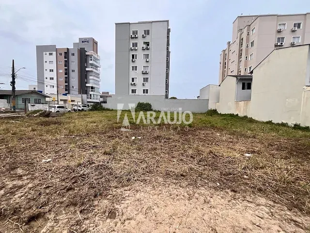 Terreno com 672m², para alugar, no bairro Centro em Navegantes