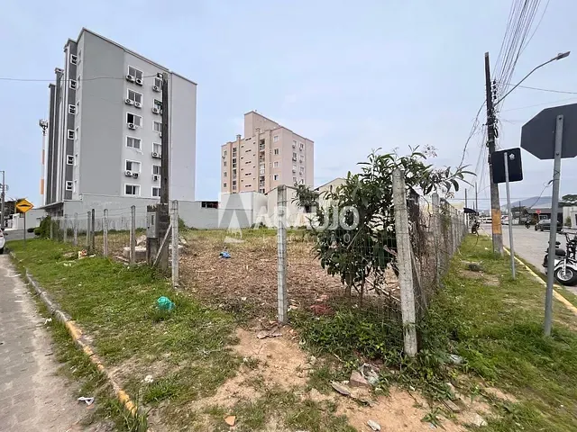 Terreno com 672m², para alugar, no bairro Centro em Navegantes