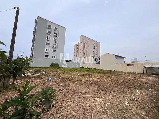 Terreno com 672m², para alugar, no bairro Centro em Navegantes