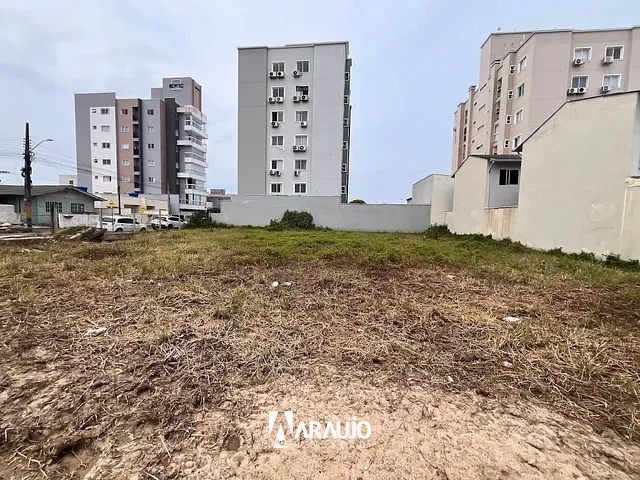 Terreno com 672m², para alugar, no bairro Centro em Navegantes