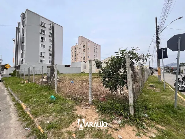 Terreno com 672m², para alugar, no bairro Centro em Navegantes