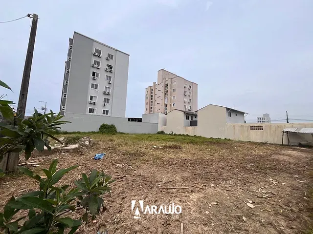 Terreno com 672m², para alugar, no bairro Centro em Navegantes