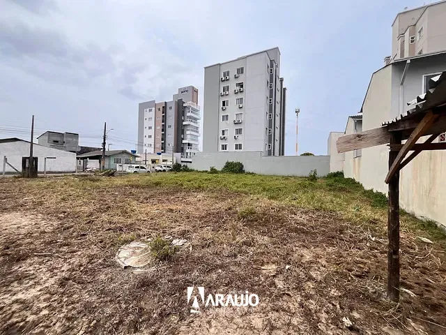 Terreno com 672m², para alugar, no bairro Centro em Navegantes