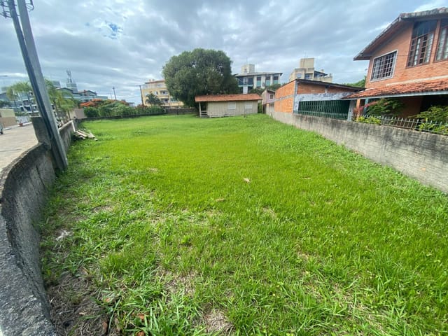 Terreno com 950m², à venda, no bairro Ingleses Centro em Florianópolis