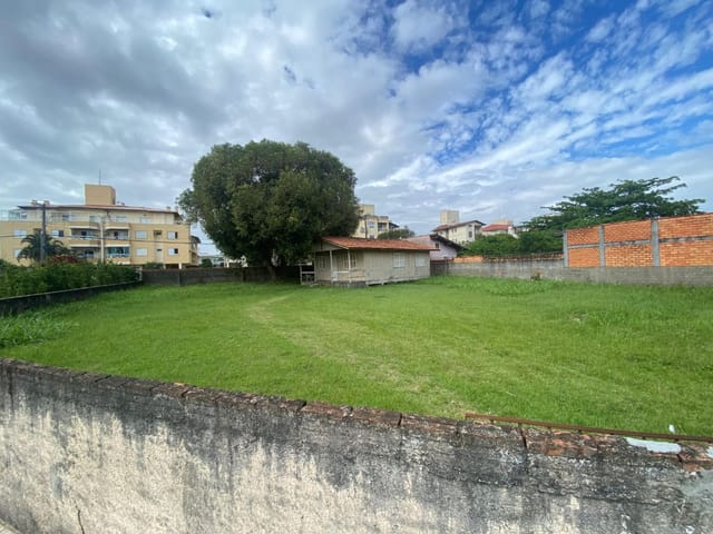 Terreno com 950m², à venda, no bairro Ingleses Centro em Florianópolis