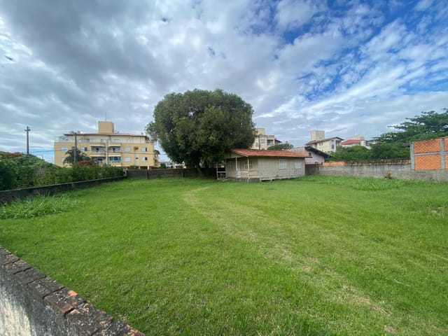 Terreno com 950m², à venda, no bairro Ingleses Centro em Florianópolis