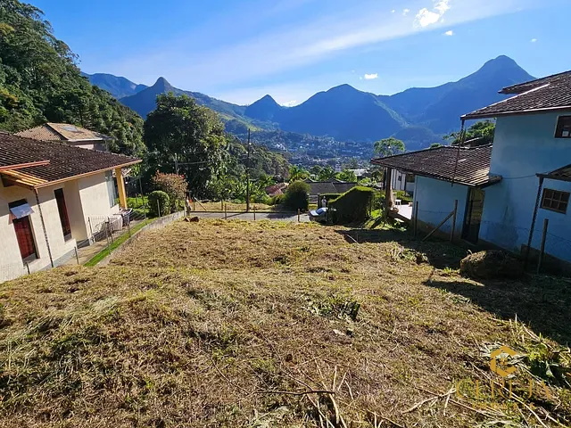 Terreno com 384m², à venda, no bairro Cônego em Nova Friburgo