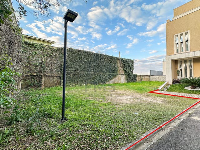 Terreno com 299m², à venda, no bairro Campo Comprido em Curitiba