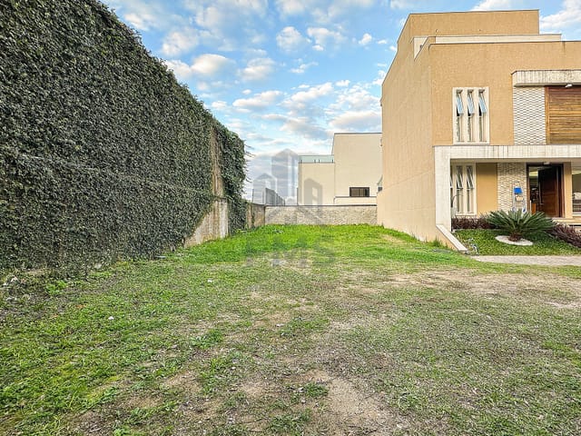 Terreno com 299m², à venda, no bairro Campo Comprido em Curitiba