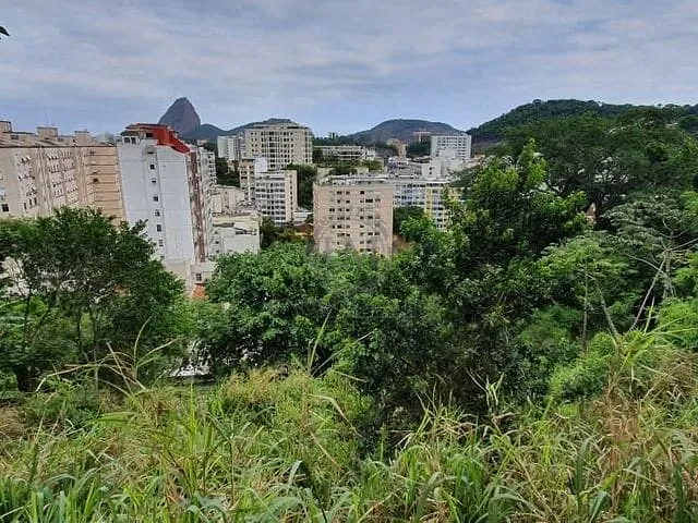 Terreno com 8000m², à venda, no bairro Laranjeiras em Rio de Janeiro