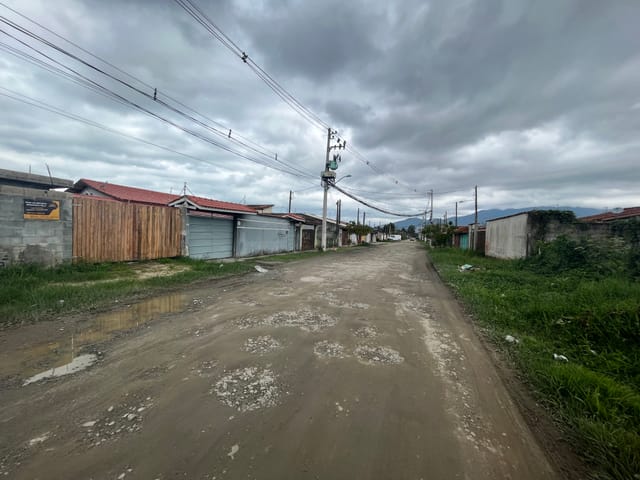 Foto do Terreno - Terreno plano com 12m de frente por 30m de profundidade, em rua tranquila e próximo ao comércio local do bairro  do Morro do Algodão em Caraguatatuba - SP | Innova Imobiliária