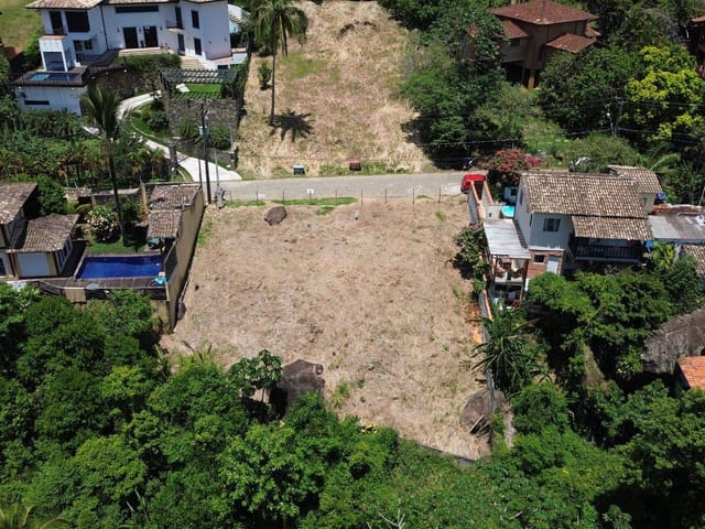 Terreno com 593m², à venda, no bairro Siriúba em Ilhabela