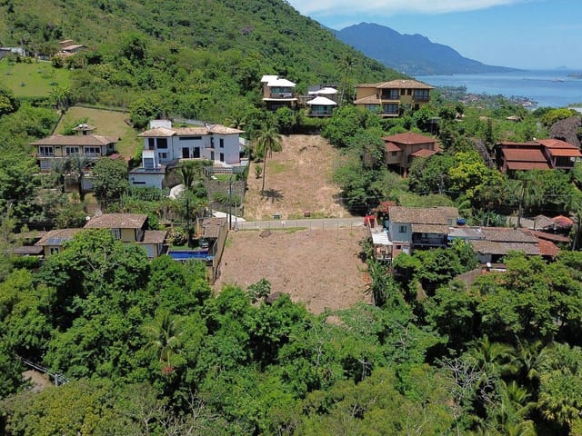 Terreno com 593m², à venda, no bairro Siriúba em Ilhabela