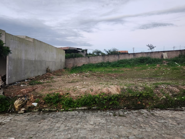 Terreno com 300m², à venda, no bairro Canafístula em Arapiraca