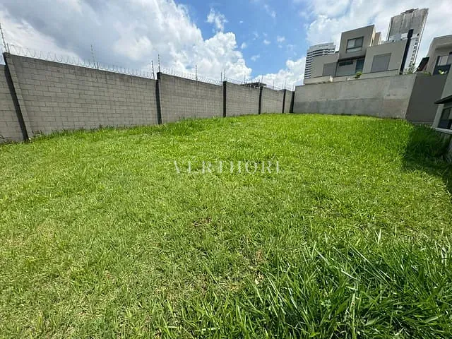 Terreno com 360m², à venda, no bairro Residencial José Lázaro Gouvea em Londrina