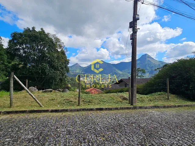 Terreno com 366m², à venda, no bairro Cônego em Nova Friburgo