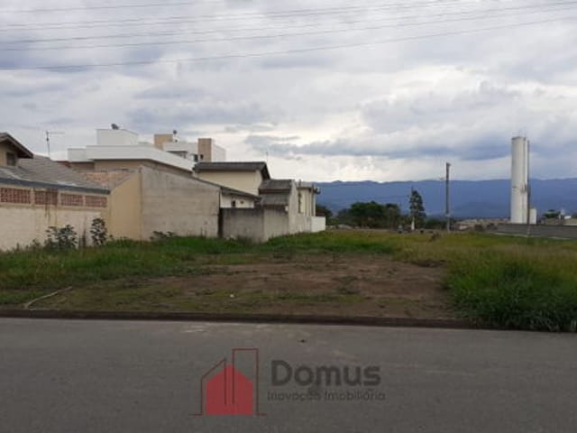 Terreno com 200m², à venda, no bairro Parque das Palmeiras em Pindamonhangaba