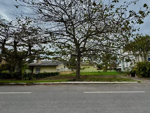 Terreno com 450m², à venda, no bairro Jurerê Internacional em Florianópolis