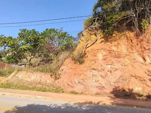Terreno com 727m², à venda, no bairro Jardim Interlagos (Maricá) em Maricá