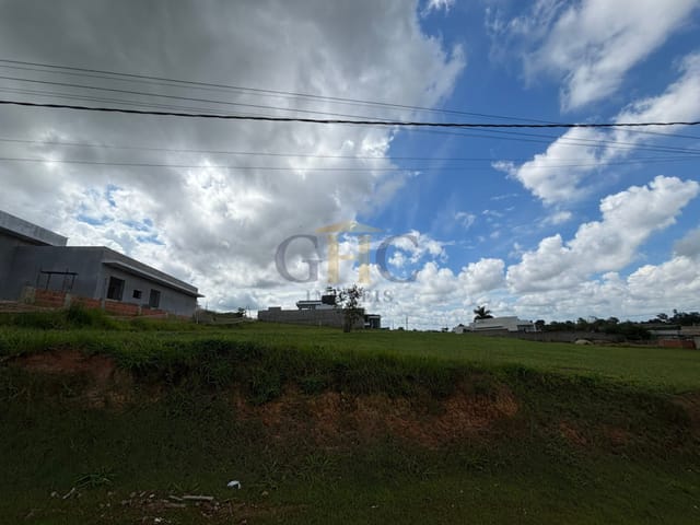 Terreno com 1000m² 3 quartos e 4 banheiros, à venda, no bairro Residencial Fazenda Alta Vista em Salto de Pirapora