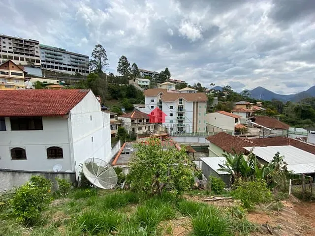 Terreno com 323m², à venda, no bairro Braunes em Nova Friburgo