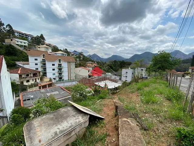 Terreno com 323m², à venda, no bairro Braunes em Nova Friburgo