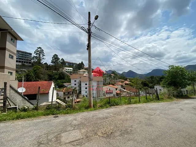 Terreno com 323m², à venda, no bairro Braunes em Nova Friburgo