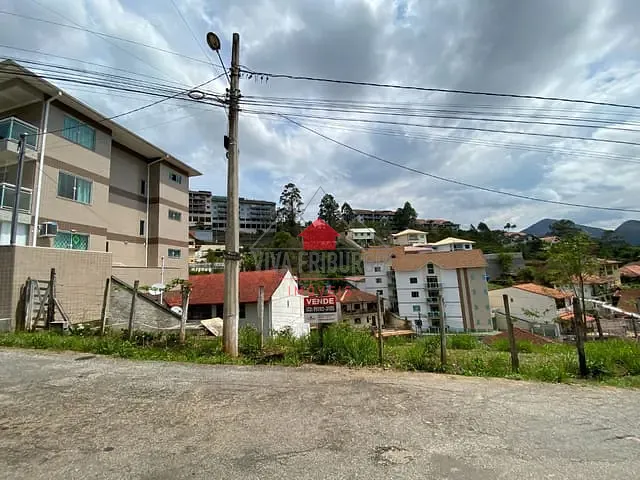 Terreno com 323m², à venda, no bairro Braunes em Nova Friburgo